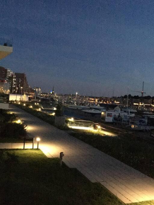Apartamento Bo Med Stil Og Udsigt Til Aarhus Lystbadehavn Exterior foto